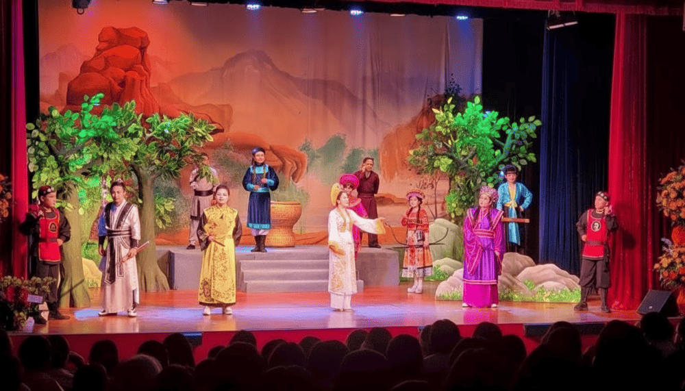 Những vở diễn cải lương có sự đầu tư lớn về trang phục (Nguồn: Cổng Thông tin TP.HCM)